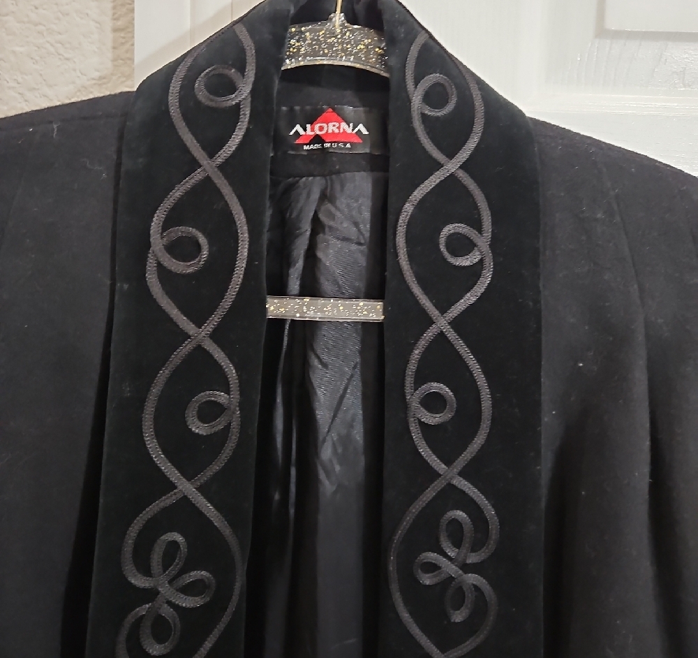Chic Black Embroidered Open Jacket - image 5